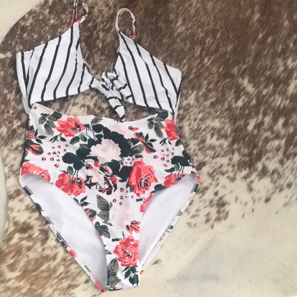 One piece swim suit